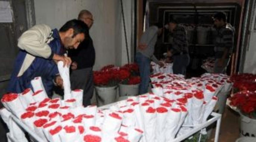 Deprem &Ouml;ğretmenlerinin &Ccedil;i&ccedil;ekleri Antalya&rsquo;dan