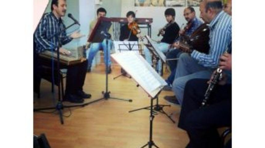 Sivas&rsquo;ta T&uuml;rk Sanat M&uuml;ziğine G&ouml;n&uuml;l Verenler Amat&ouml;r Koro Kurdu