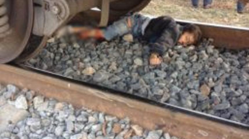 Tren Kazasında Ağır Yaralanan Ilk&ouml;ğretim &Ouml;ğrencisi Hayatını Kaybetti