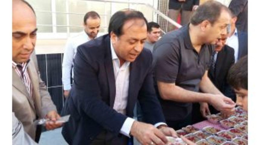 Tarsus&rsquo;ta Okuma Salonunda Bin Kişilik Aşure Dağıtıldı