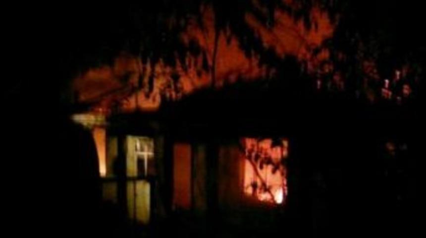 Samsun'un Zeytin K&ouml;y&uuml;ndeki Yangın Evsiz Bıraktı