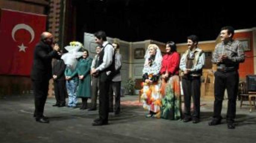 Mersin'de 'Birlikte Yaşardık' Tiyatro Oyununa B&uuml;y&uuml;k Ilgi