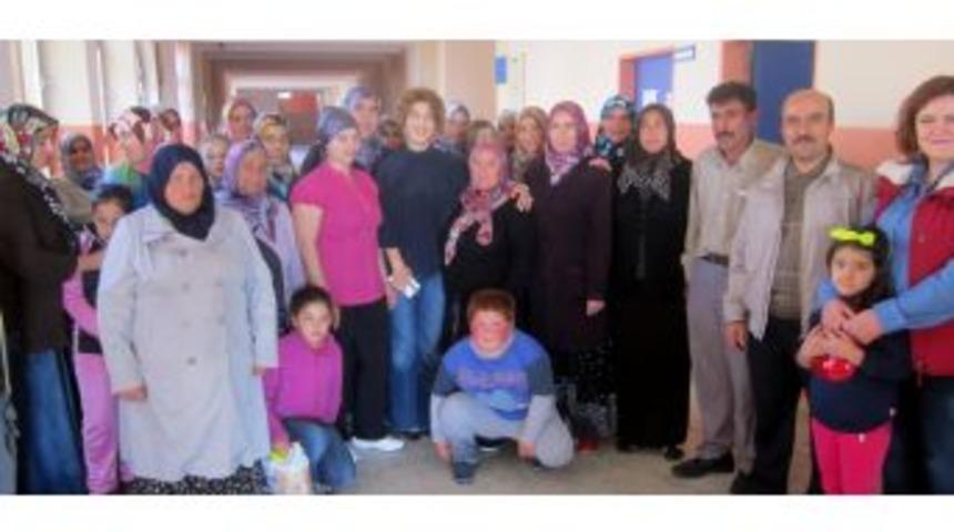 Veliler Okul Temizledi, &Ouml;ğretmenler Yemek Yaptı