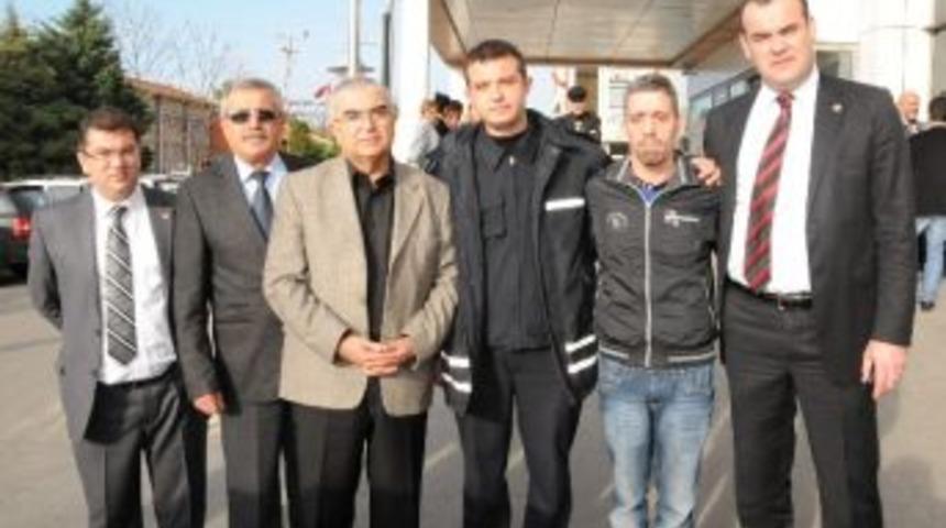 Başkan Baysan, Yangından Kurtarılan K&uuml;&ccedil;&uuml;k &Ccedil;ocuğun Ailesini Hastanede Ziyaret Etti