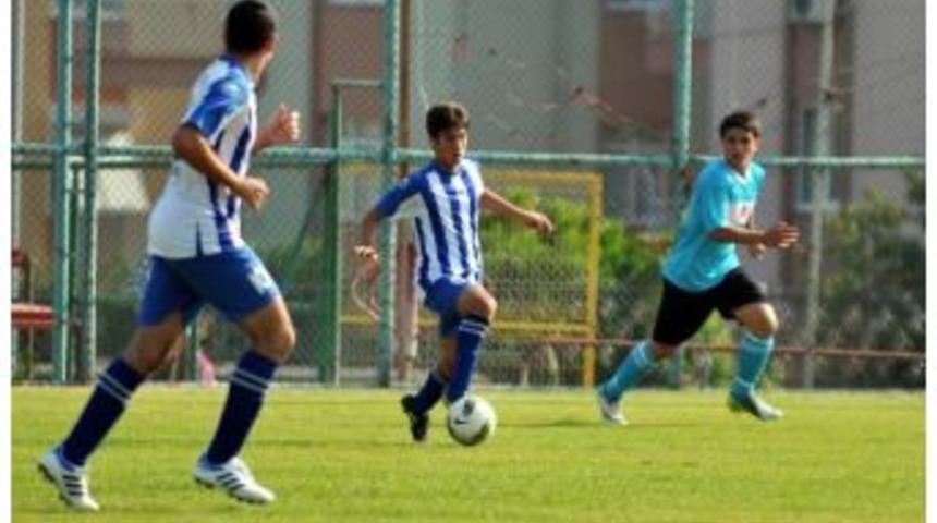 Gen&ccedil; Kramponlar Sahaya &Ccedil;ıktı