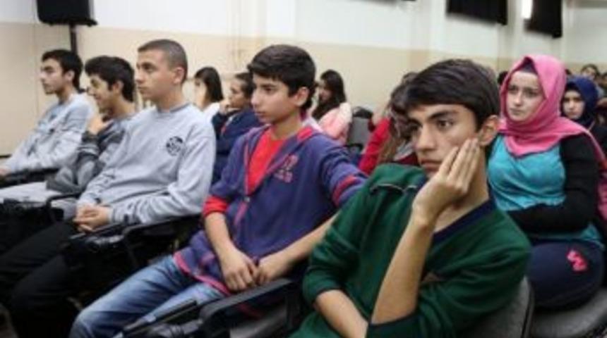 Başkan Fadıloğlu&rsquo;ndan &Ouml;ğrencilere Altın &Ouml;ğ&uuml;tler