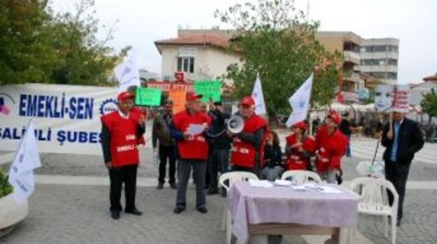 Salihli&rsquo;de Emekliler Taleplerini A&ccedil;ıkladı