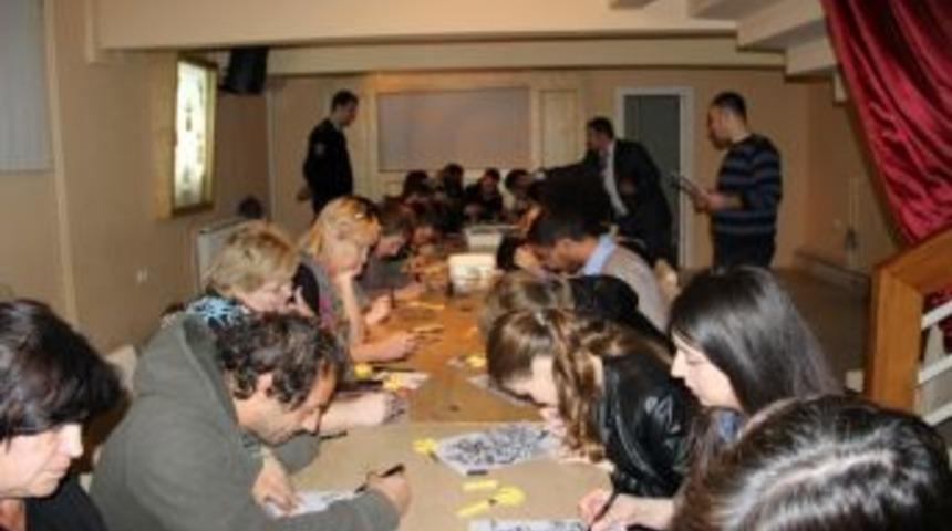 Avrupalı Gen&ccedil;ler Ebru Yaptı, Karag&ouml;z Oynattı