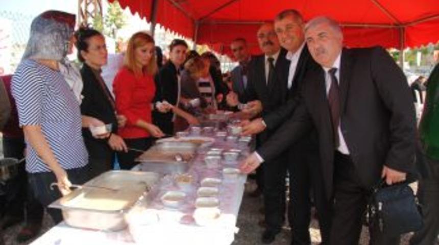 CHP'liler Manavgat'ta 5 Bin Kase Aşure Dağıttı