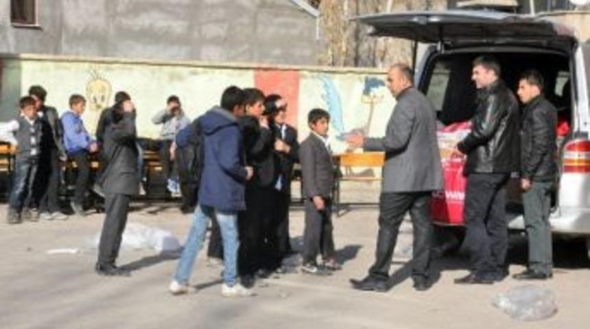 Y&uuml;ksekova Ticaret Ve Sanayi Odası'ndan 835 &Ouml;ğrenciye Yardım