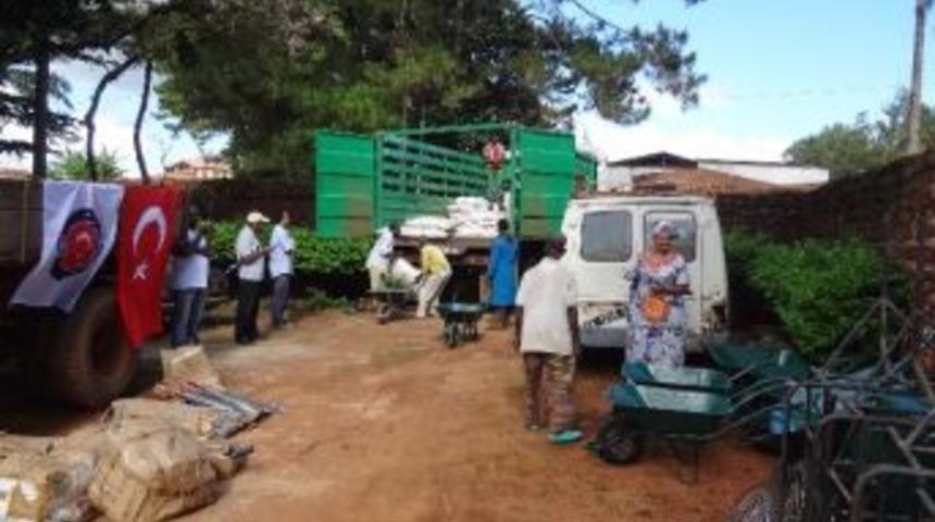 Kamerun'da Foumban Belediyesi&rsquo;ne Tarım Ekipmanı Desteği