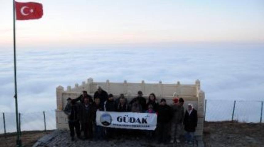 G&uuml;m&uuml;şhaneli Dağcılar Barış İ&ccedil;in Y&uuml;r&uuml;d&uuml;