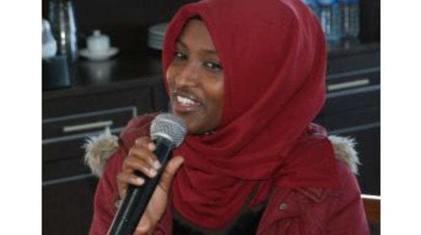 Kenyalı &Ouml;ğrenciden T&uuml;rk&ccedil;e Şarkı