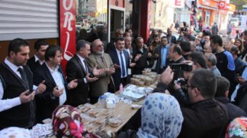 Eski Ereğli Belediye Başkanı Sesli, Halka Aşure Dağıttı