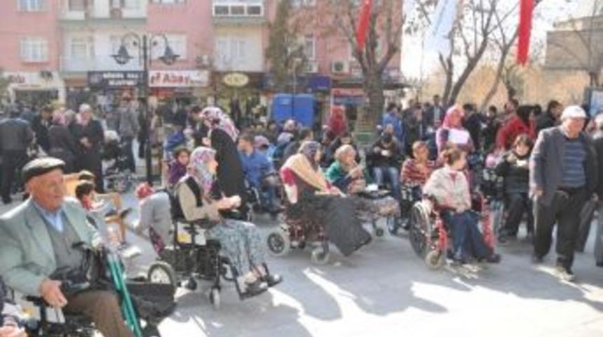 Belediye Başkanı Akdoğan'dan Engellilere Ak&uuml;l&uuml; Ara&ccedil;