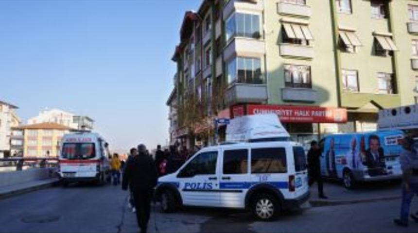 CHP İl&ccedil;e Başkanlığı&rsquo;nda Doğalgaz Zehirlenmesi: 25 Yaralı