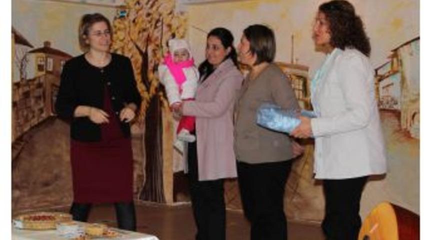 Anneler Aşureleriyle Yarıştı