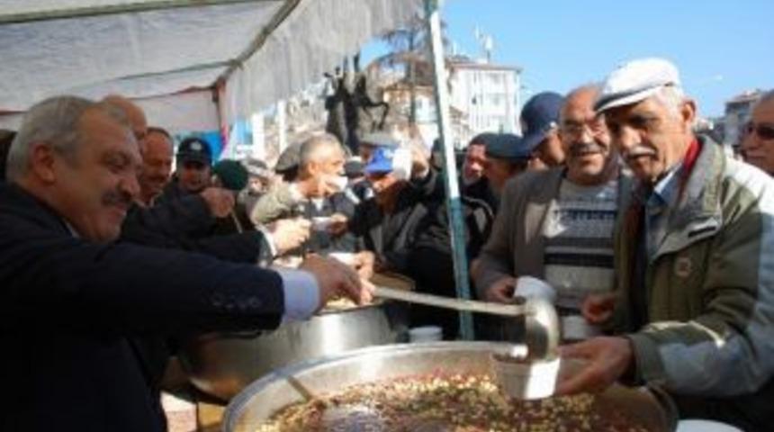 Turhal&rsquo;da Aşure İkramına Yoğun İlgi
