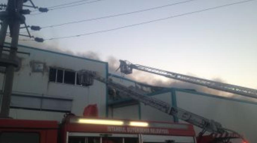 Fabrika Yangını Kısmen Kontrol Altında