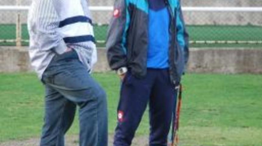 Giresunspor Kul&uuml;p Başkanı Mustafa Bozbağ Teknik Direkt&ouml;r Ahmet Ertem İle Yolların Ayrılmasının Adından A&ccedil;ıklamalarda Bulundu