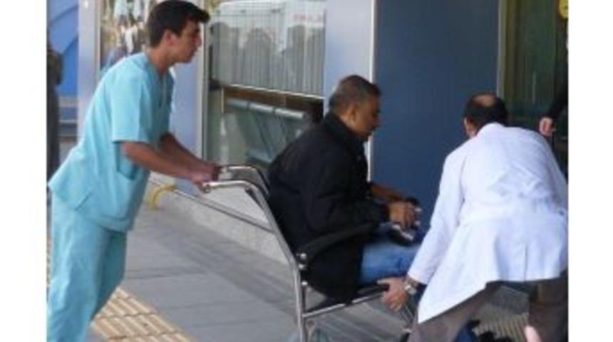 Hastane &Ouml;n&uuml;nde Kaza Ge&ccedil;irdi