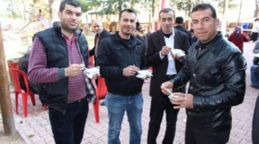 Ak Partili Kadınlar Aşure İkram Etti