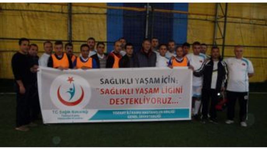 Sağlık &Ccedil;alışanları, Obezite Ile M&uuml;cadele I&ccedil;in Futbol Turnuvası D&uuml;zenledi