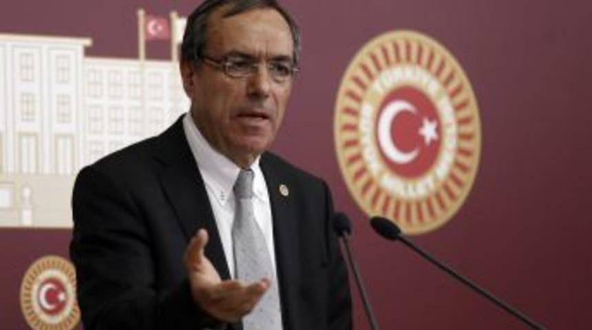 AK Parti Meclis Başkanı &Uuml;zerinden Anayasa Uzlaşma Komisyonu'nu Dağıtmak Istiyor