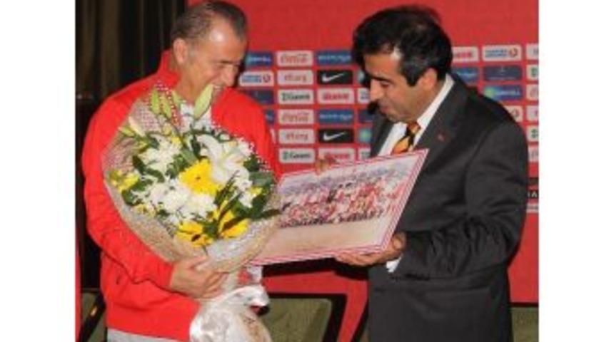 Vali G&uuml;zeloğlu'ndan Fatih Terim'e Ziyaret