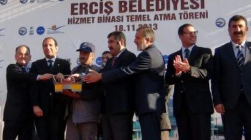 Erciş&rsquo;e Modern Belediye Hizmet Binası Yapılıyor