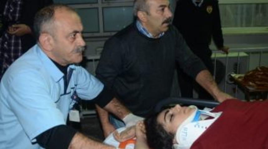 Karşıya Ge&ccedil;mek İsteyen Kadına Minib&uuml;s &Ccedil;arptı