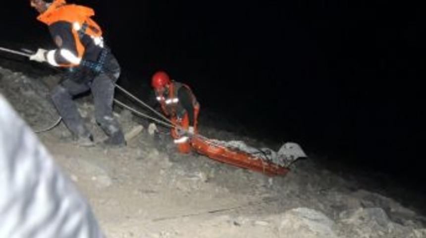 Akşehir'de kaza; U&ccedil;urumdan cesedi 8 saatte &ccedil;ıkarıldı