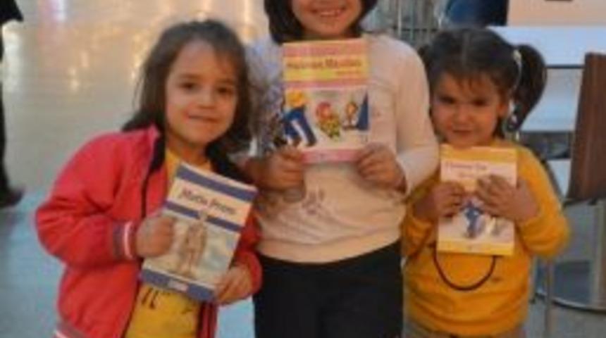 &Ccedil;ocuklar Kitaplarla Buluştu