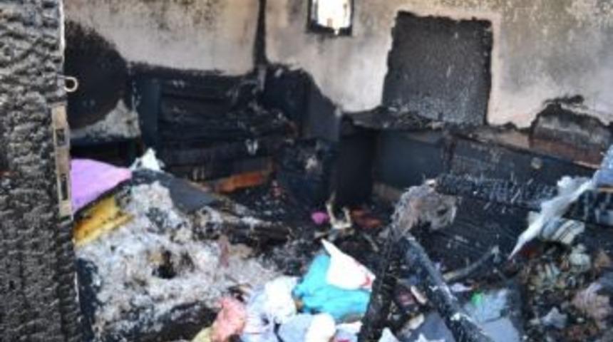 Yangında 20 Bin Tl'nin &Uuml;zerinde Para Ve Ziynet Eşyaları Da K&uuml;l Oldu