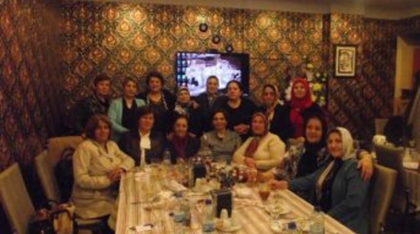 Aday Adayı &Ccedil;omaklı İ&ccedil;in Kadın Dayanışması