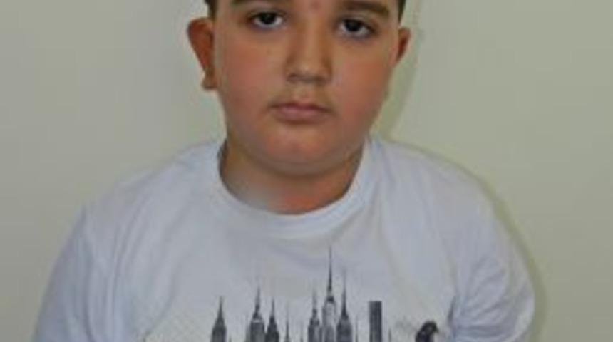 Doğuştan kulağı olmayan Furkan'a yeni bir kulak yapıldı