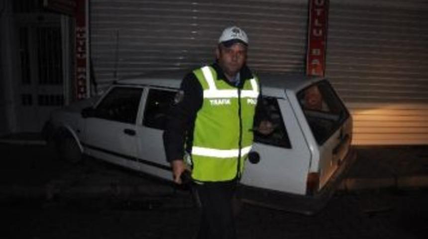 Otomobili İle Balık&ccedil;ı D&uuml;kkanına Daldı