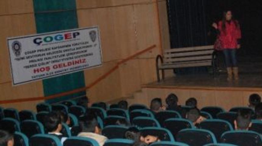 Tiyatro Oyunuyla &ldquo;uyuşturucunun Zararları&rdquo; Anlatıldı