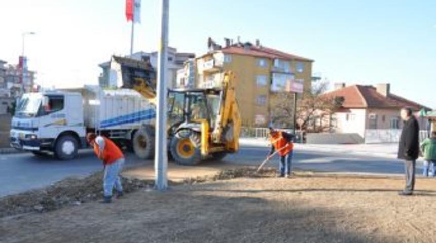 Yollarda yeşil alan &ccedil;alışması