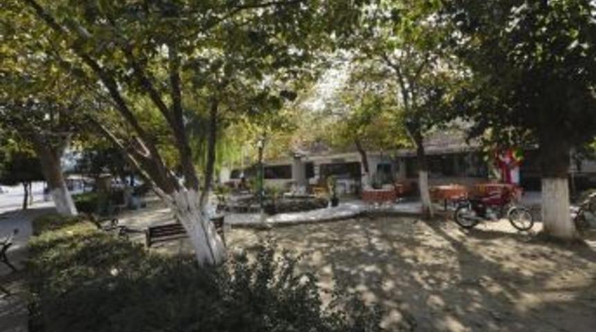 Sel&ccedil;uk'ta Peyzaj Ve &Ccedil;evre D&uuml;zenlemeleri S&uuml;r&uuml;yor