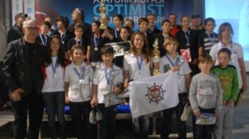 Urla Yelken Optimus Yarışlarında Birinci Oldu