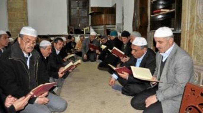 Asırlık Kırk Hatim Geleneği