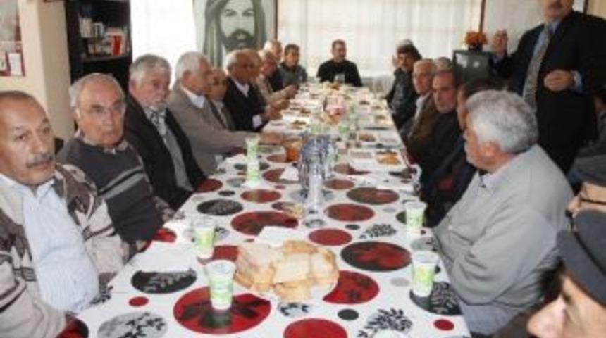 Sel&ccedil;uk'ta Alevilerin Muharrem Sofrası Doldu Taştı