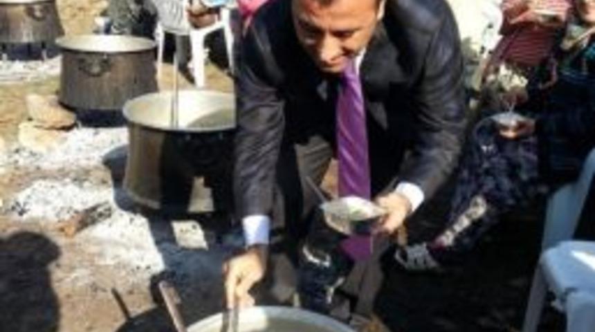 Seydişehir'de Aşure Kazanları İmece Usul&uuml;yle Kaynadı