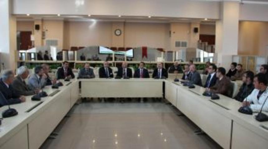 Vali Y&uuml;ksel: Geleceğin Re&ccedil;etesi Tarımdır