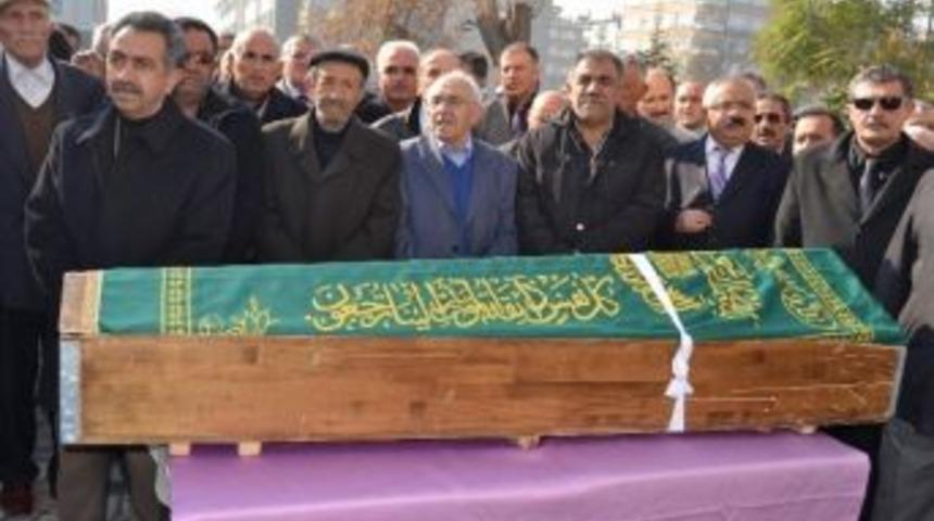 G&ouml;lc&uuml;k Depremi'nde 2 Evlat Edinen Eski Milli Eğitim M&uuml;d&uuml;r&uuml; Vefat Etti