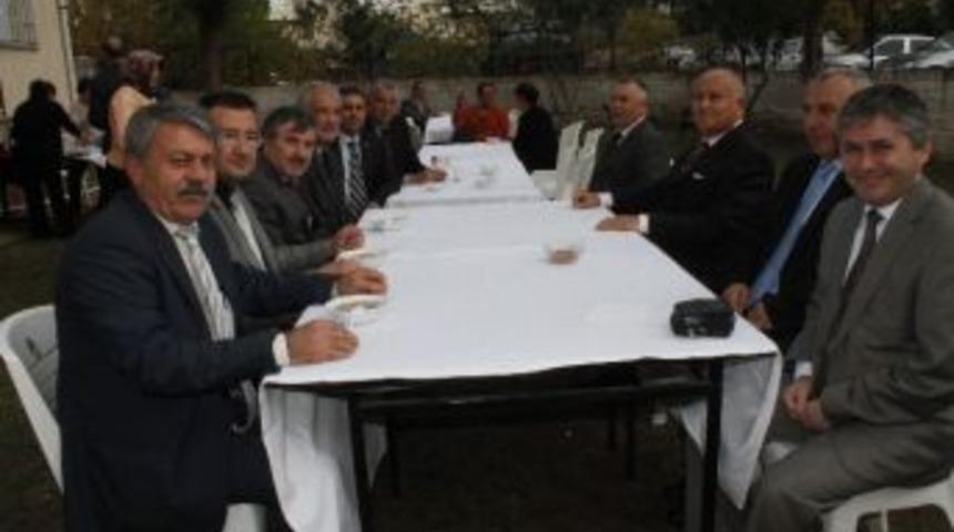 Sel&ccedil;uk Halk Eğitim'den Aşure İkramı