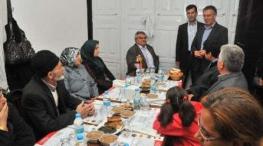 Başkan Oğul Şehit Ve Gazi Aileleriyle Yemekte Buluştu