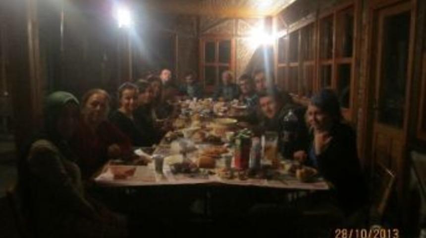 K&uuml;re&rsquo;de &Ouml;ğretmenler Moral Depoladı