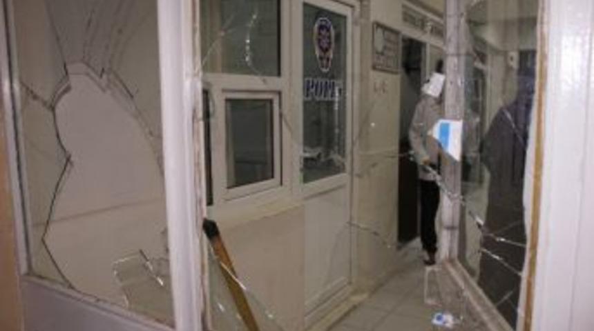 Hasta Yakınları Hastaneyi Taşladı